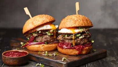 Jak przyprawić mięso na hamburgery? Jakie przyprawy dodać?