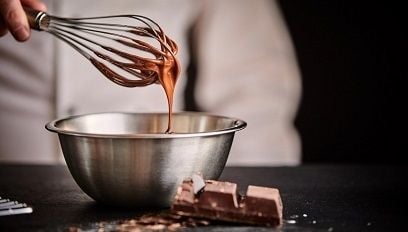 Jak rozpuścić czekoladę w kąpieli wodnej, a jak w mikrofali?