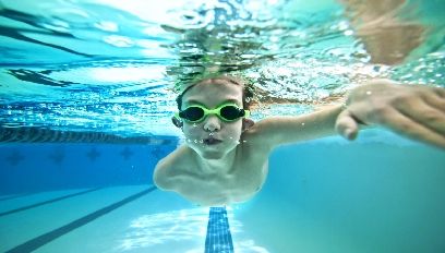 Poznaj korzyści z pływania