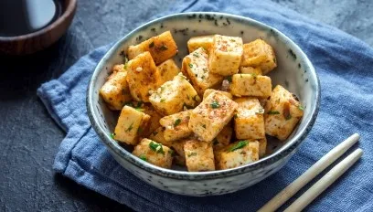 Tofu – co to takiego? Z czego jest i jak smakuje?