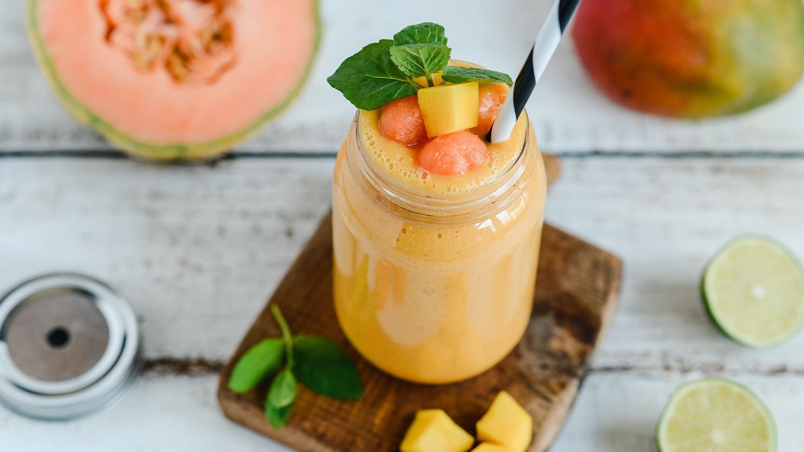 Koktajl z mango i banana na mleku roślinnym
