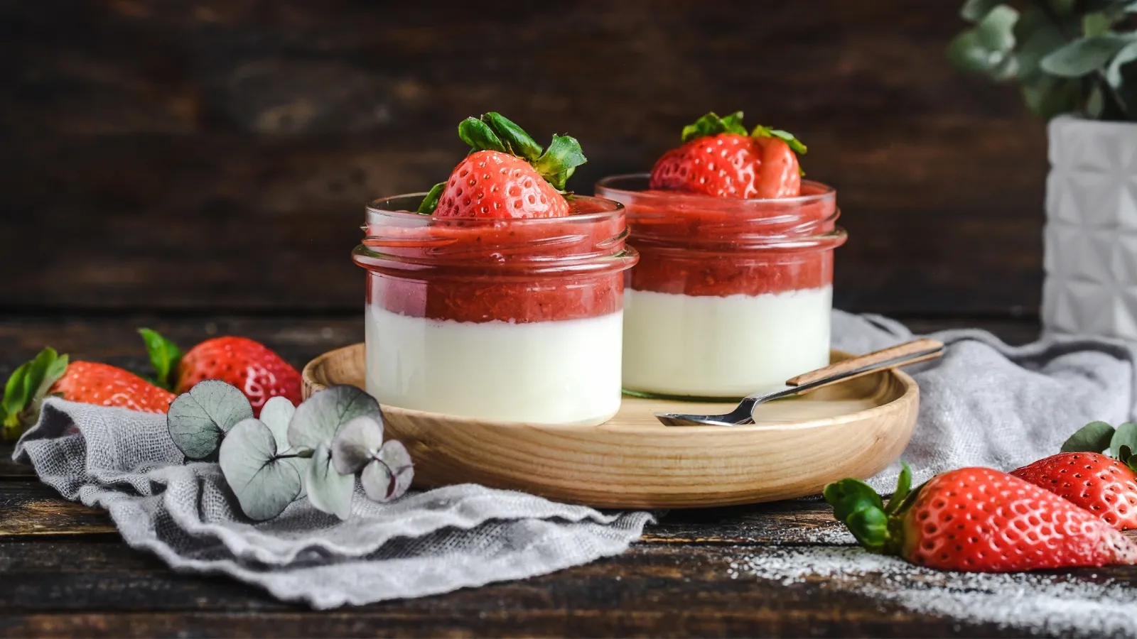 Lekka panna cotta z truskawkami