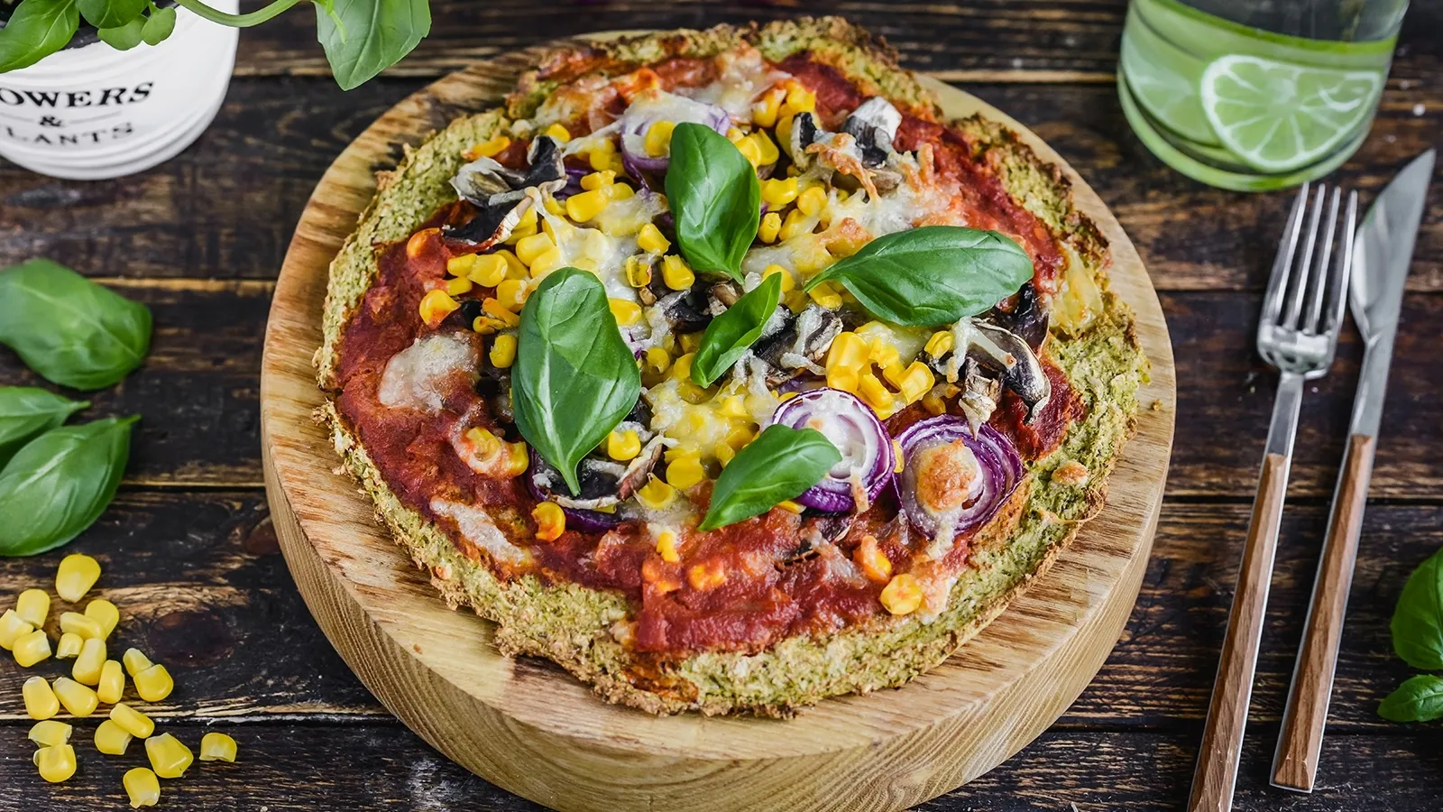Lekka pizza na spodzie z brokuła