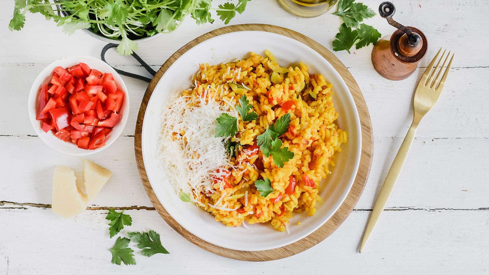 Letnie risotto z pomidorami