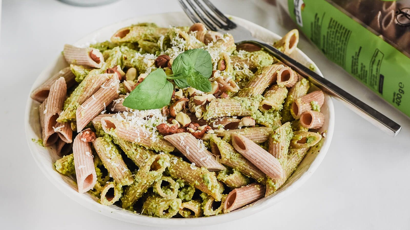 Penne z ziołowym pesto
