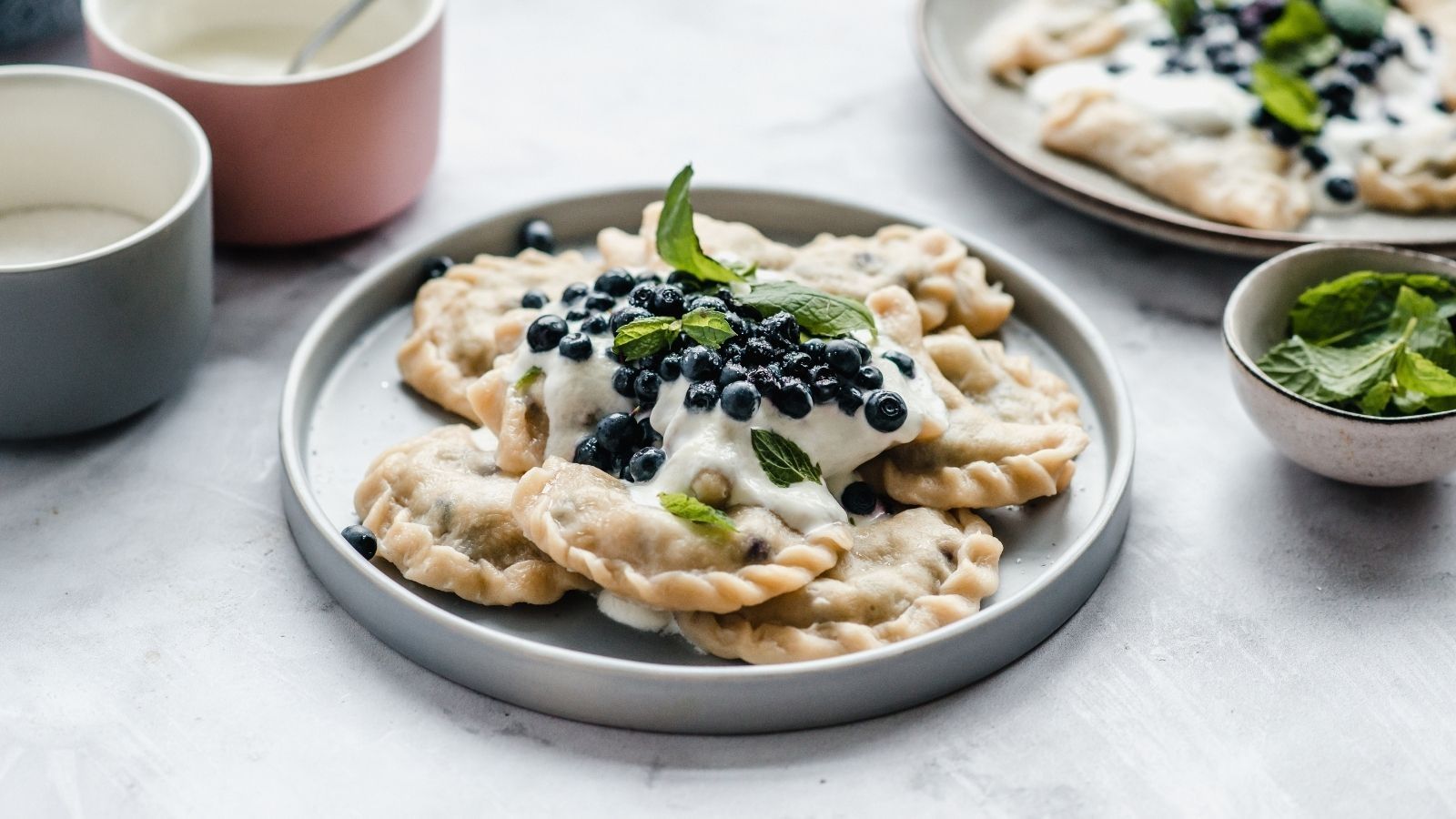 Pierogi orkiszowe z jagodami