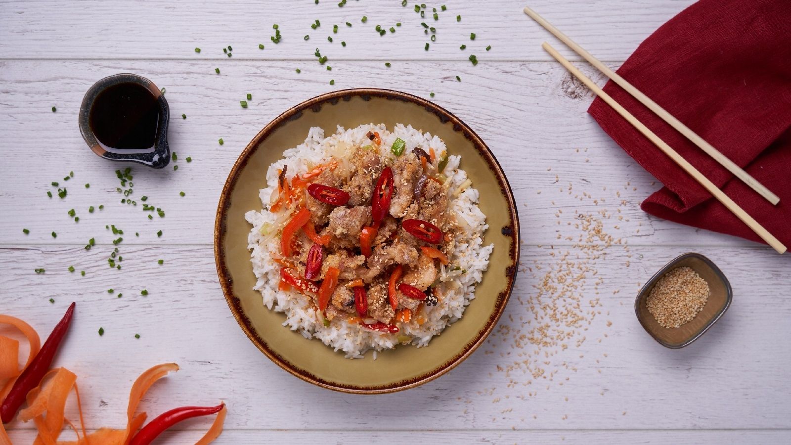 Przepis na kurczaka po chińsku z warzywami. Jak go zrobić?