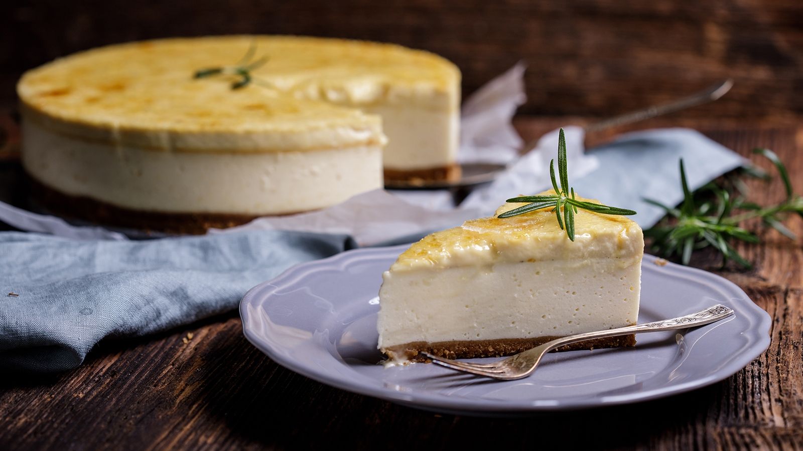 Przepis na sernik z rozmarynowym Crèmem brûlée