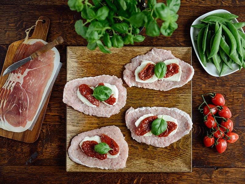Roladki ze schabu z suszonymi pomidorami i mozzarellą - sposób wykonania