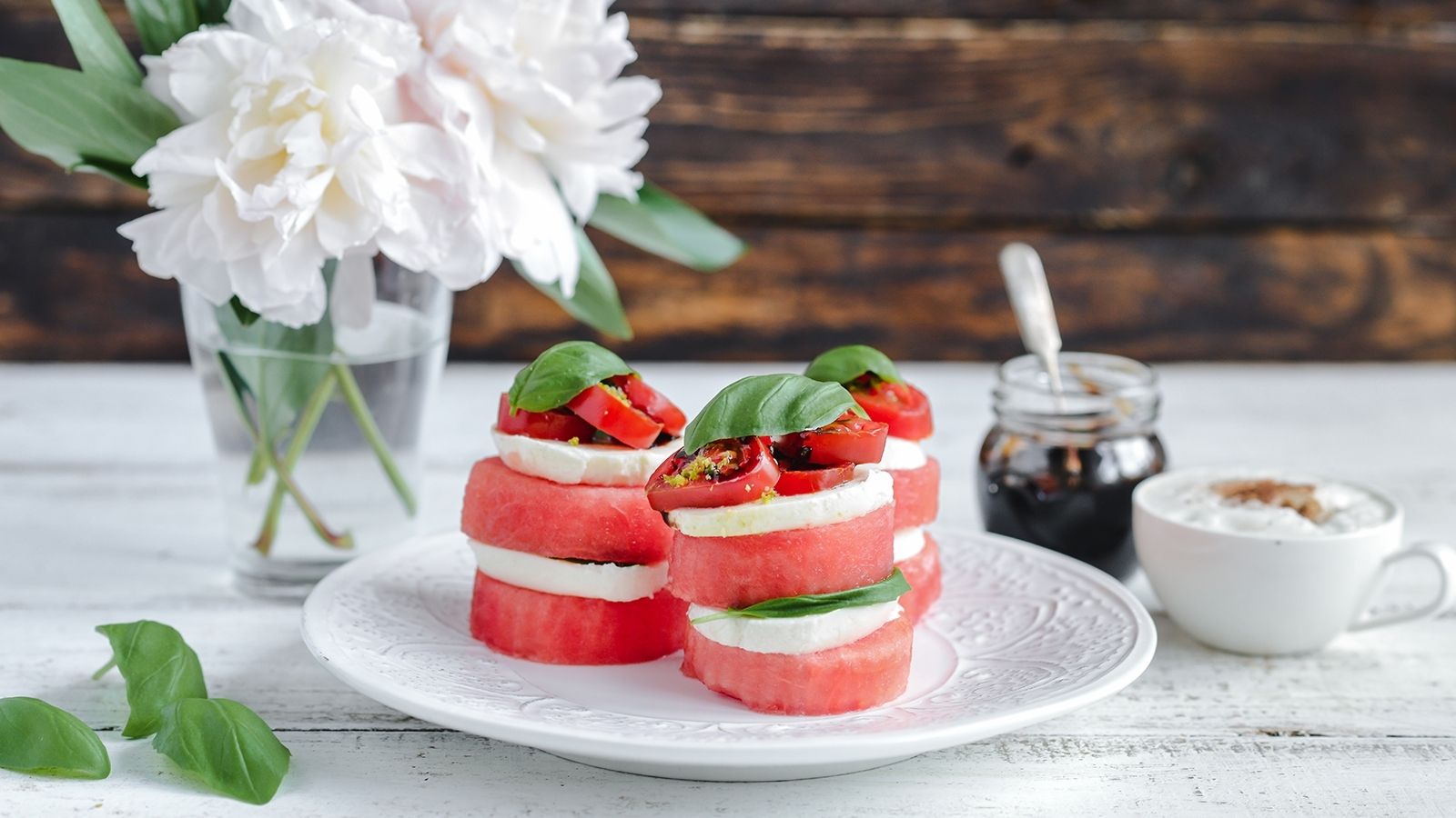 Sałatka caprese z arbuzem