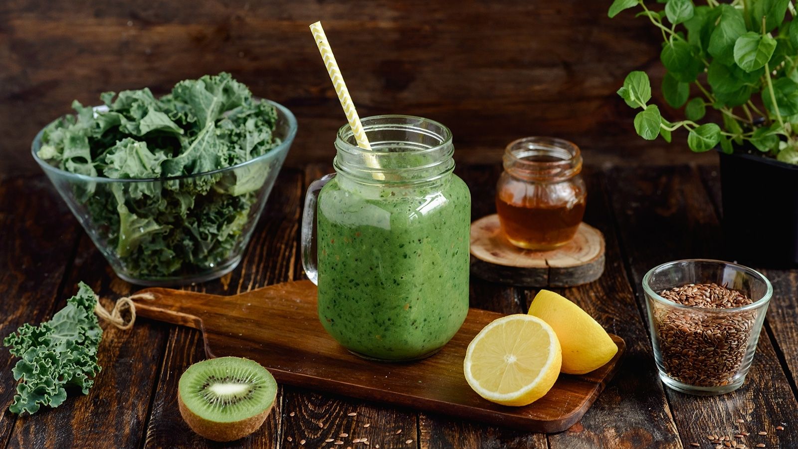 Smoothie z jarmużem i bananem na mleku sojowym