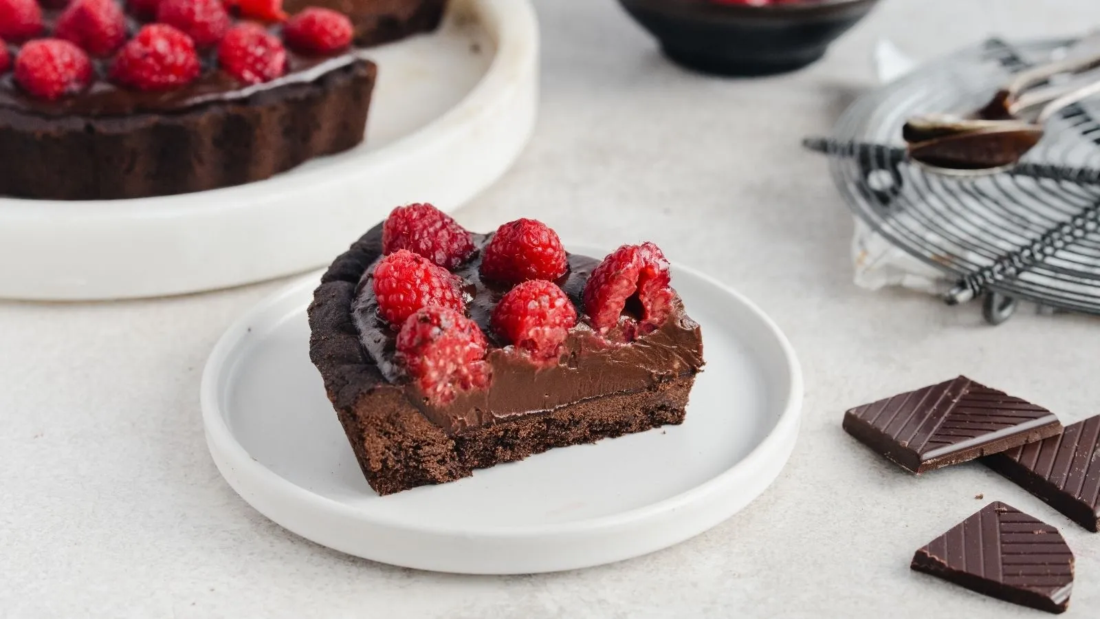 Tarta czekoladowa z malinami