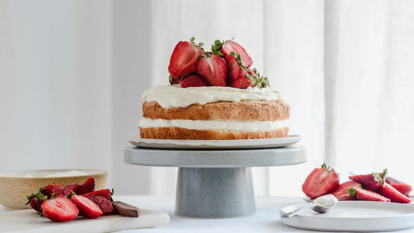 Tort z truskawkami