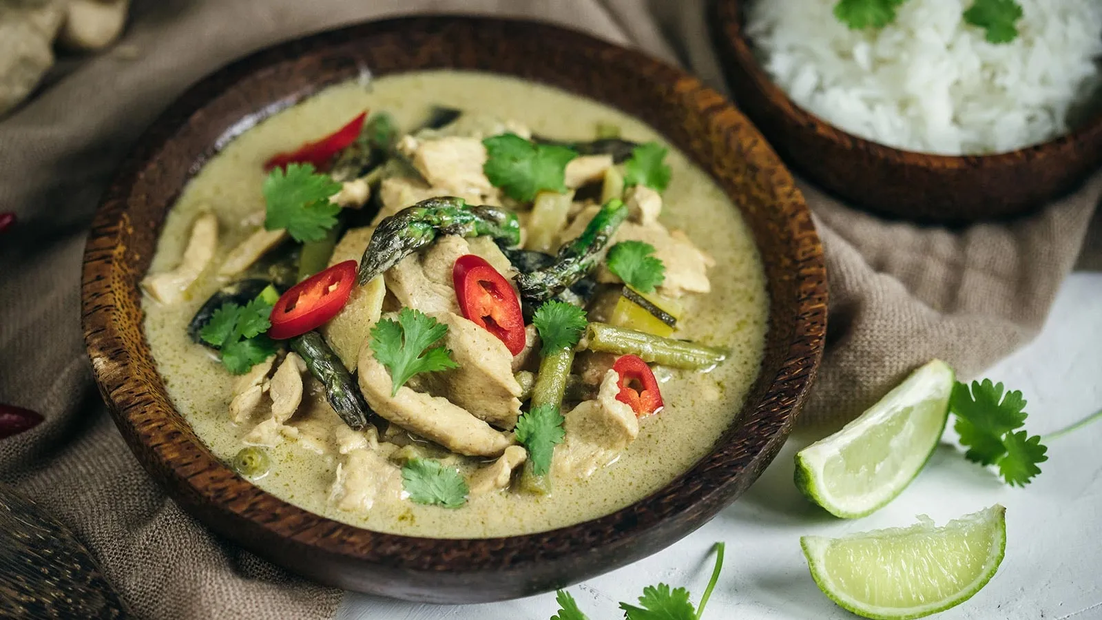 Zielone curry z kurczakiem i szparagami