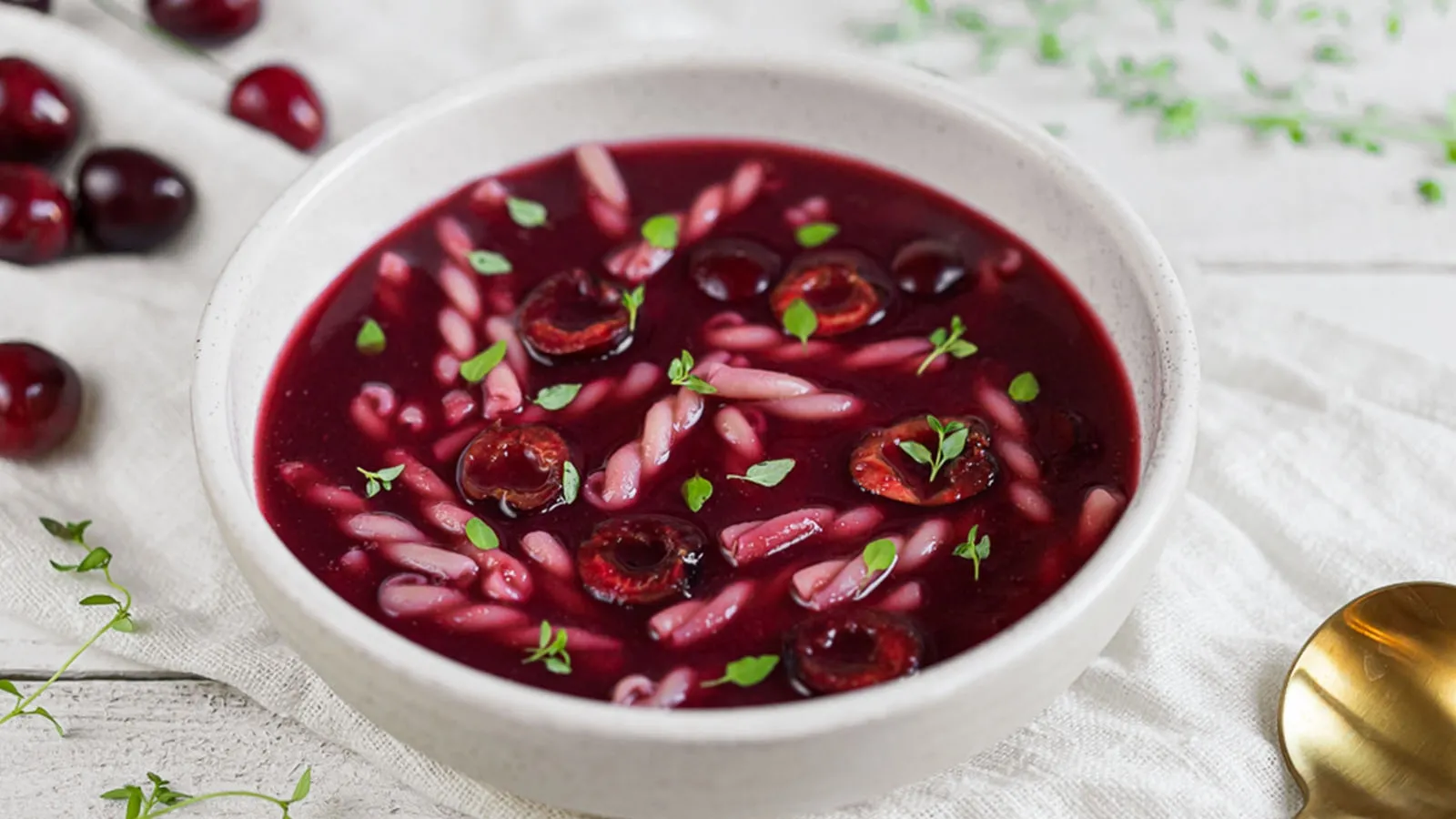 Zupa czereśniowa z tymiankiem