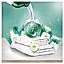 Lenor Płyn do płukania tkanin Emerald & Ivory Flower 48 prań, 1.42L